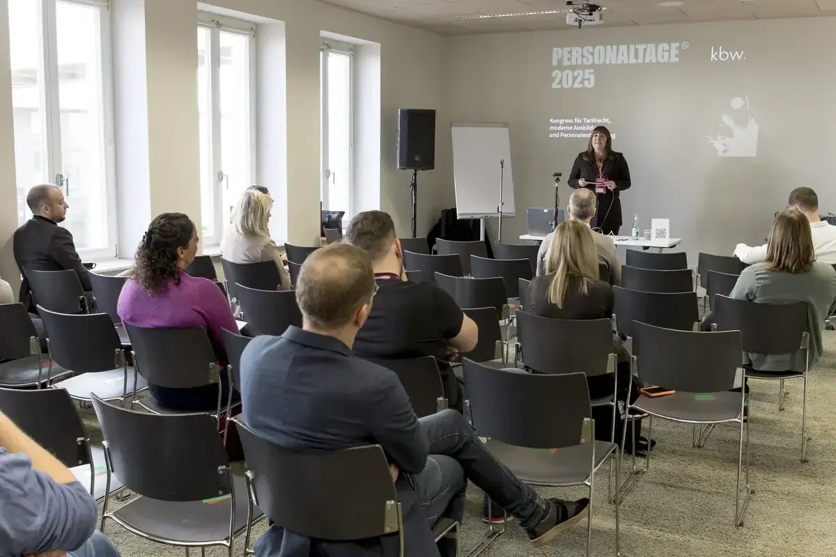 Seminar mit Dozentin Jana Hechel in Raum 05/06