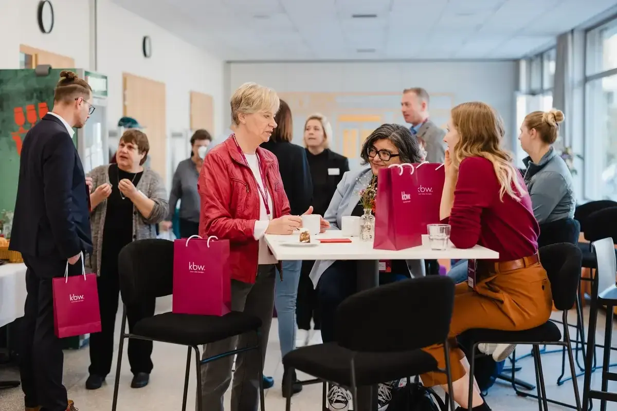 Angeregte Gespräche zwischen den Teilnehmenden